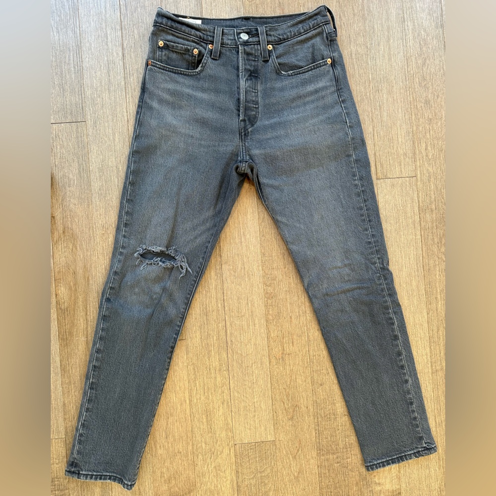 Levi's Gray Skinny Jeans with Distressed Details
